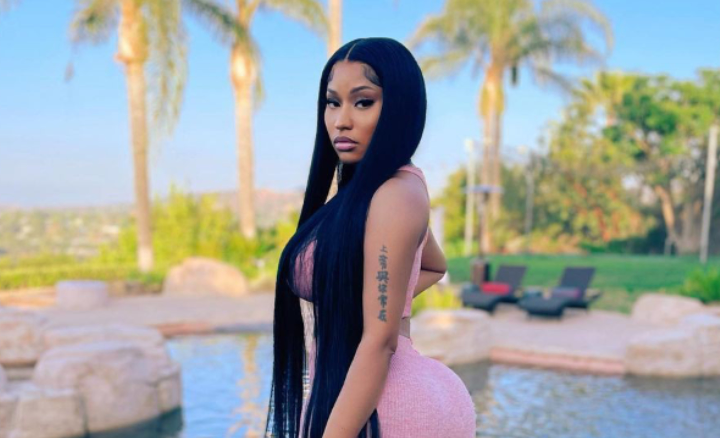 VIDEO: Nicki Minaj flaunts her curves in new style