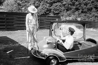 elvis-with-his-messerschmitt-microcar-1956