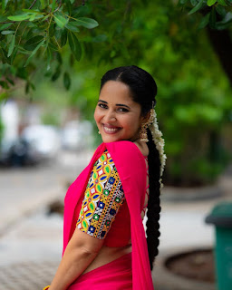 Anusuya Bhardwaj HD Saree Images