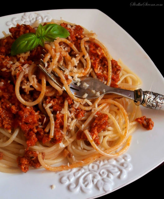Makaron z Sosem Bolońskim (Spaghetti Bolognese) - Przepis - Słodka Strona
