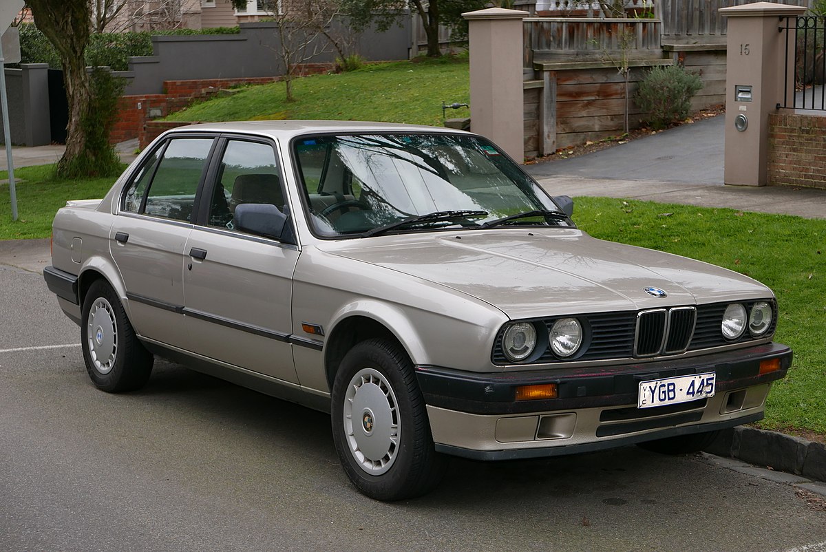 Mengenal BMW 318i E30 M40 Sedan Retro Eropa Di Era 90an Kenali