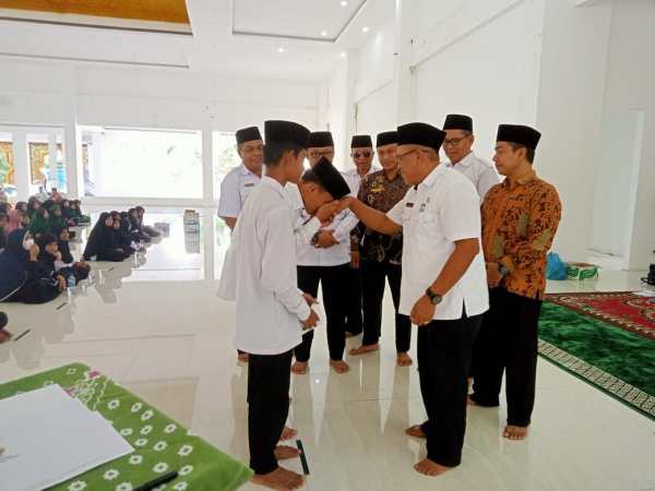 166 Santri Salafiah Wustha di Padang Pariaman Terima Beasiswa Pendidikan dari BAZNAS