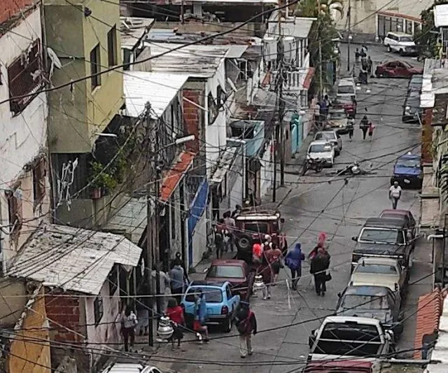 Vecinos de la Cota 905 y El Cementerio desalojan sus viviendas por las noches de terror