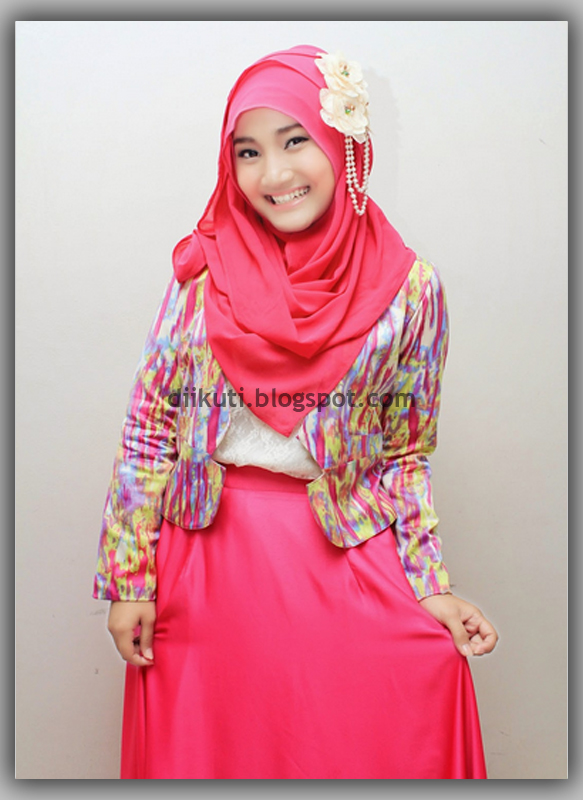  Baju  Kaos  dan Kemeja Busana Muslim Wanita Trendy Warna Pink