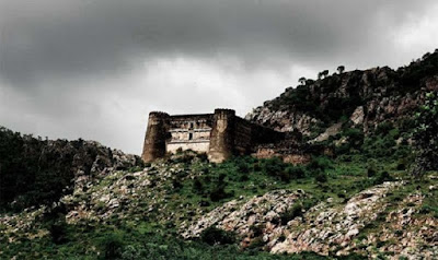 Bhangarh fort story in Hindi Haunted Stories Bhangarh fort Images