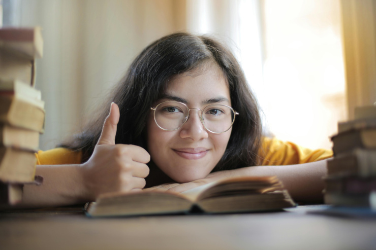 woman with thumbs up