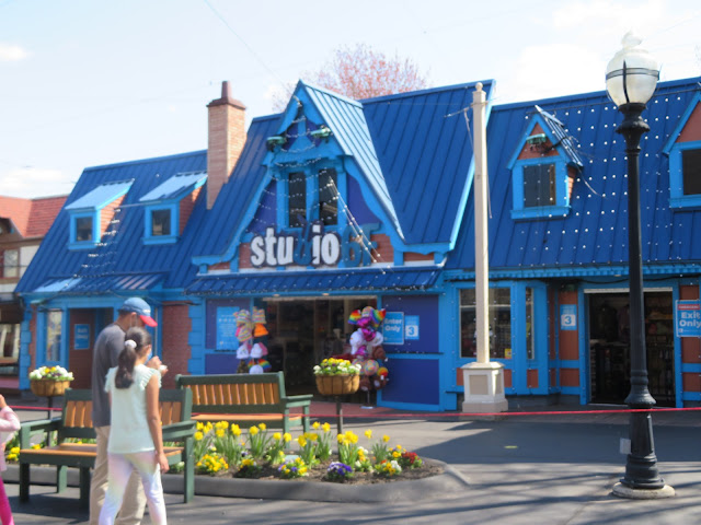 Studio 6F Store Six Flags New England Main Entrance Street