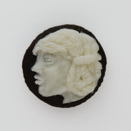 Judith G Klausner retratos bustos esculpidos em biscoitos como caras em moedas