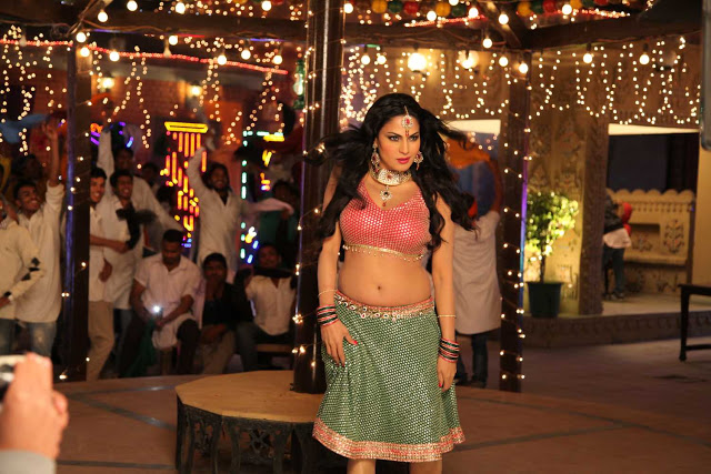 Veena Malik deep navel in tight dress