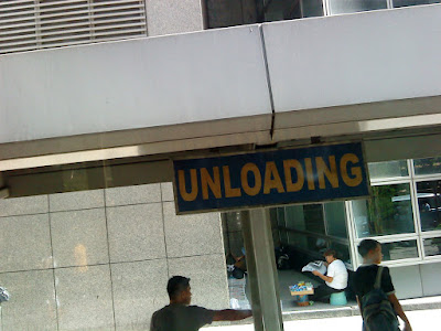Bus stop, Makati, Philippines, Mobile, Sony Ericsson islandboyinthecity dhonjason