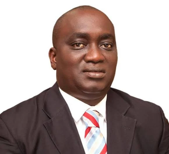 Poor Refuse Disposal: Angry Lagos Commissioner Gives Two-Day Ultimatum to Shop Owners Along Lagos-Badagry Expressway