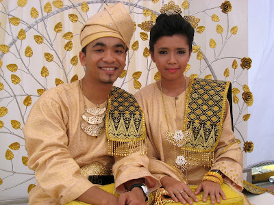 There are two parts to a Malay traditional wedding