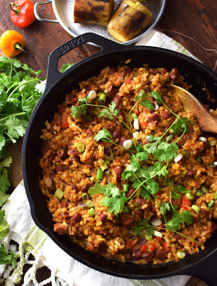 Arroz mamposteado con arroz y habichuelas guisadas