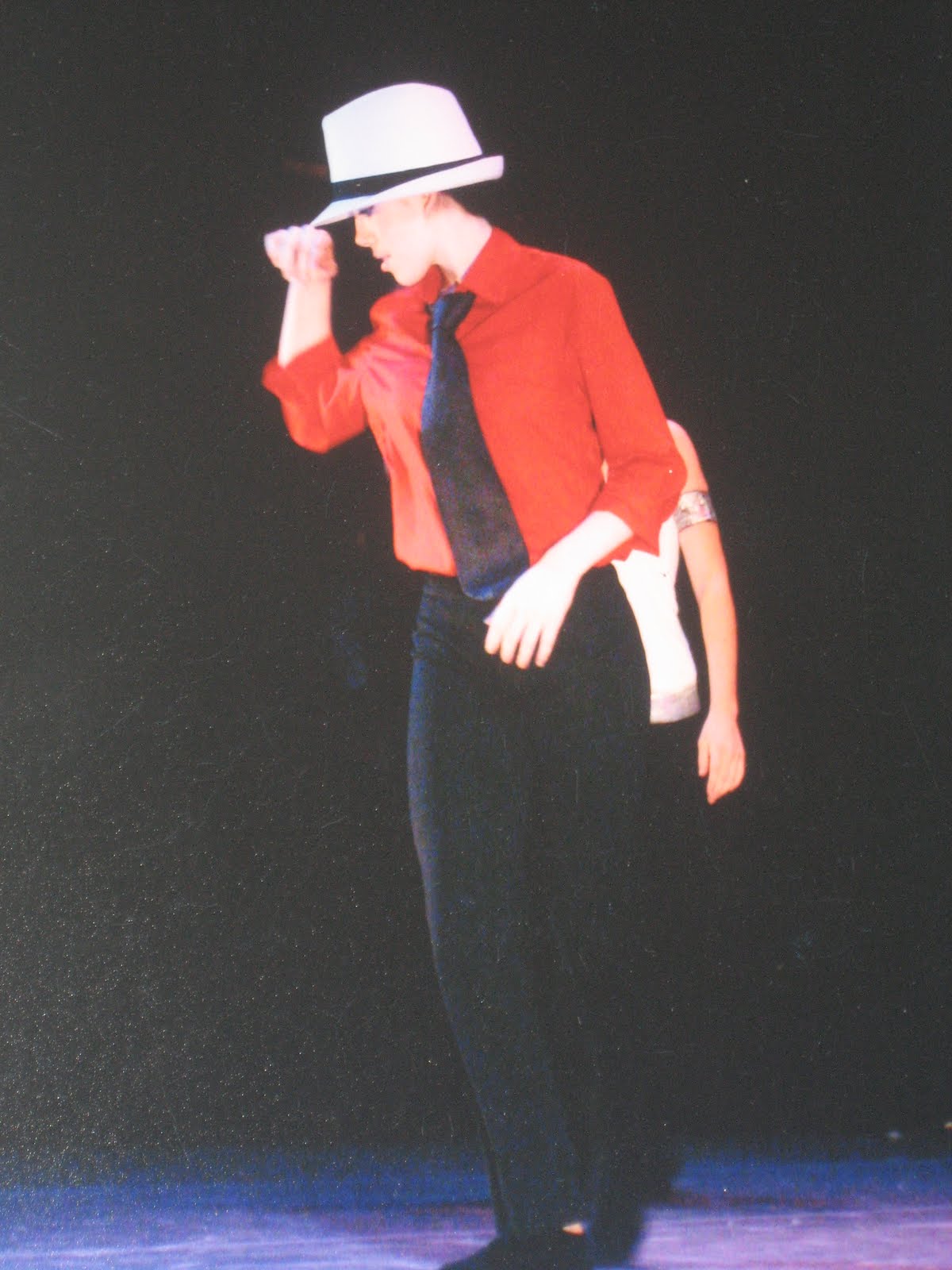 https://blogger.googleusercontent.com/img/b/R29vZ2xl/AVvXsEjwTb9UcN2bivlSN03Rky0uAfnKl4giHlhtZR3f7pTDoHXkGKl8fQyIX6mP2XNqTekdDJkMfR7ssasXhA1YObQ9g1soP1NzpWjzsVKsW8gWeP1FcCBIbFltXBlosq7jbJ5v9qbYt5sspmQ/s1600/Michael+Jackson+dance.JPG