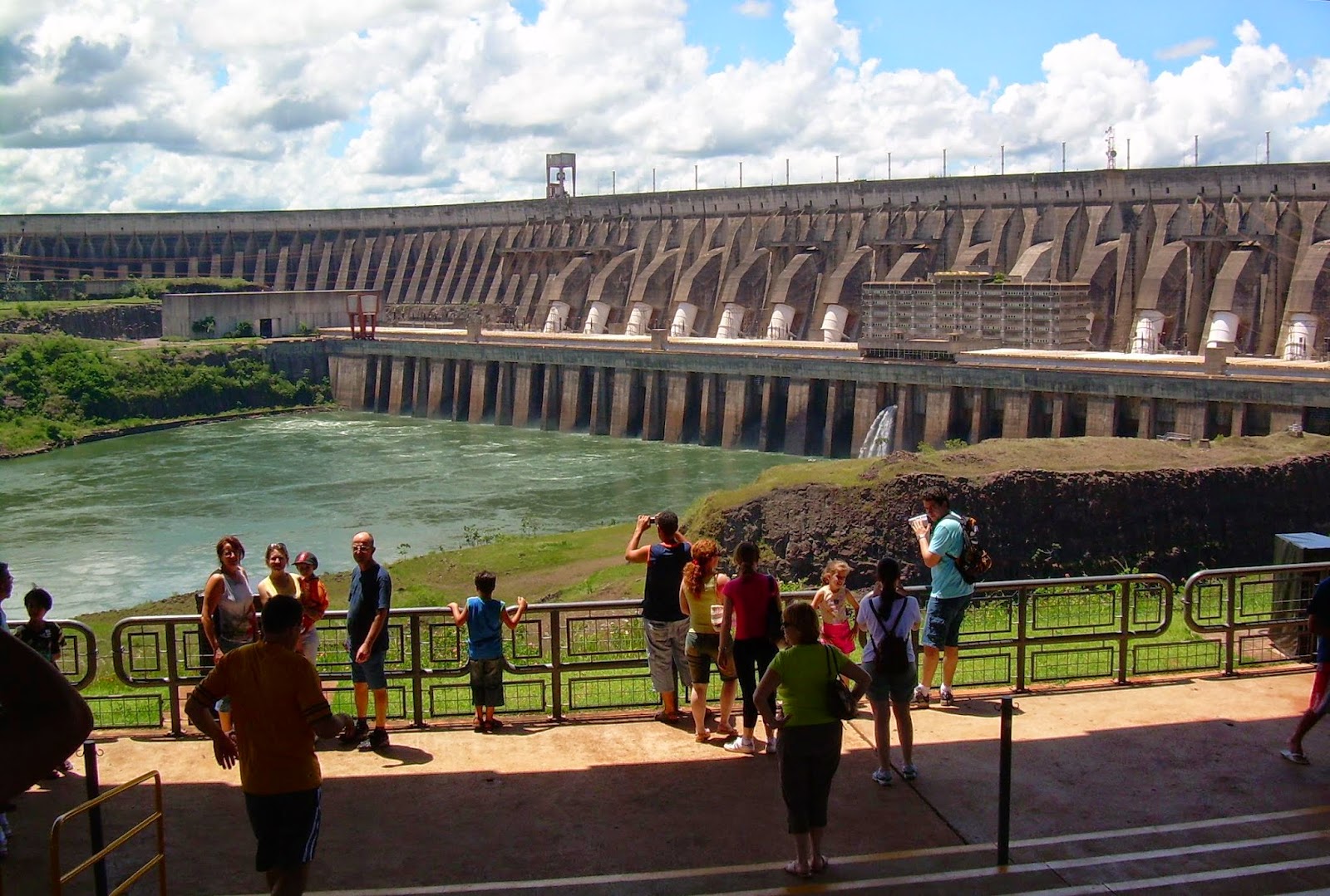 Bendungan Itaipu