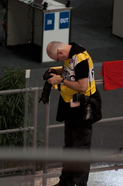 chimp chimping uci photographer tim macauley world track championships melbourne australia 2010 