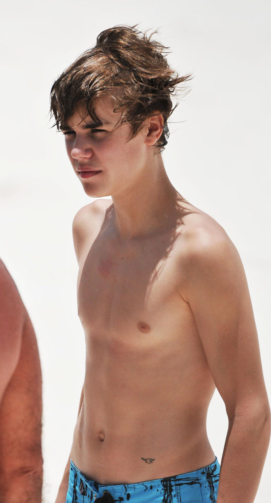 justin bieber 2011 pictures shirtless. Justin Bieber shirtless in