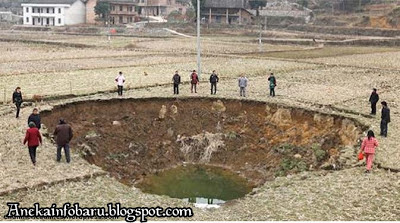 Lubang Misterius Bermunculan Di Cina