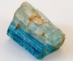 bongkahan batu aquamarine