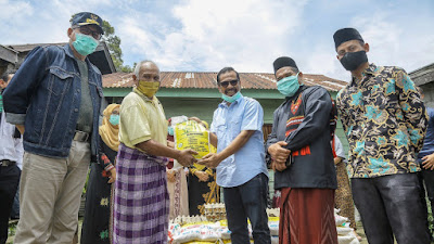 Ke Bener Meriah, Plt Gubernur Bagikan Bantuan Sembako untuk Masyarakat Terdampak Covid-19