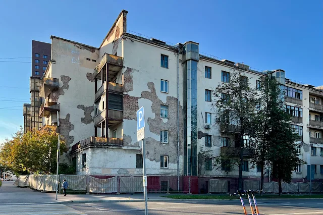 Гаврикова улица, Леснорядский переулок, жилой дом 1929 года постройки – часть архитектурного ансамбля Жилмассив «Русаковский»