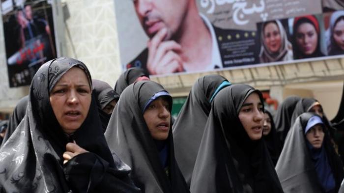 Fakta di Balik Geger Pelepasan Jilbab di Iran