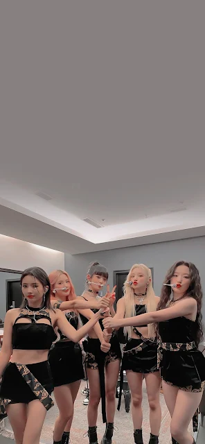 (G)I-dle ((여자)아이들) is a South Korean multi-national girl