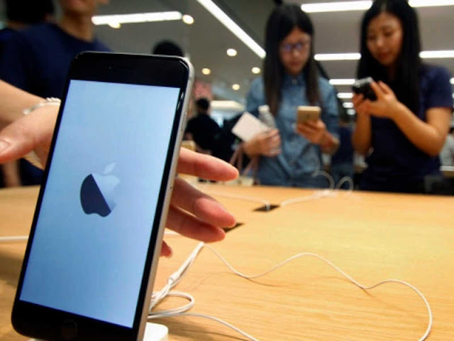 Apple to Tutor Women in Tech in Bid to Diversify Industry