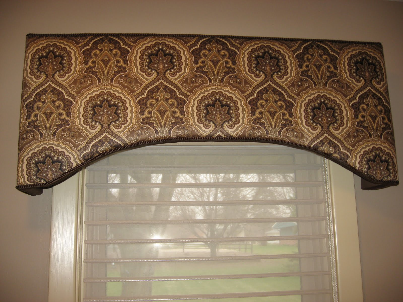 a wee Meenit: to Cornice or not to Cornice?