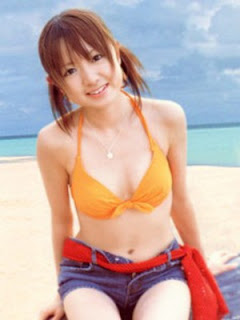 Asami Konno Japanese Cutie Singer Sexy Short Jeans Photo 6