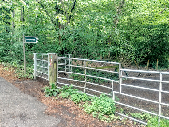 Aldenham footpath 55 heading to the right and SE off Shenley Hill