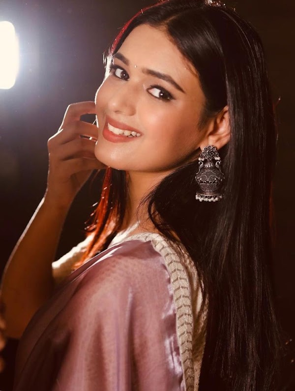Neha Solanki saree hot actress