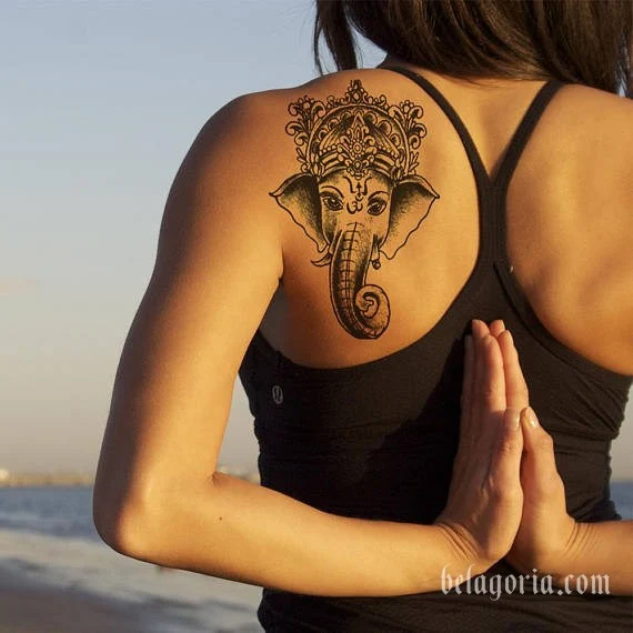 foto de tatuaje de yoga