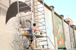 http://www.huffingtonpost.com/entry/street-artists-in-madrird-turn-an-old-factory-into-a-massive-mural_us_5772b359e4b017b379f78a57?utm_hp_ref=arts