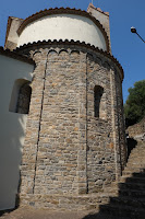 Imponente ábside de construcción románica en el Montnegre-Corredor, Tordera cerca de  Pineda