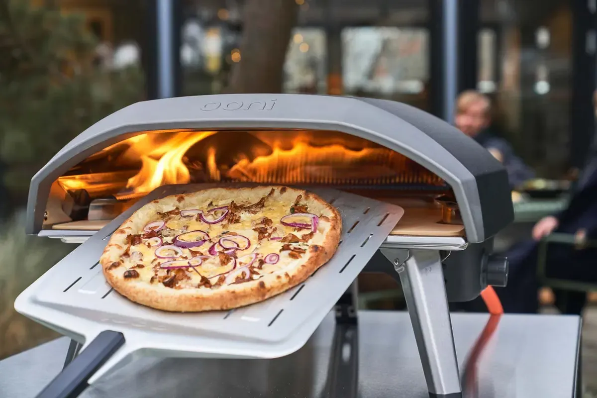 The Advantages of a Pizza Oven Outside