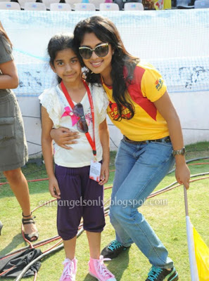 Amala_Paul_At_CCL_Ground