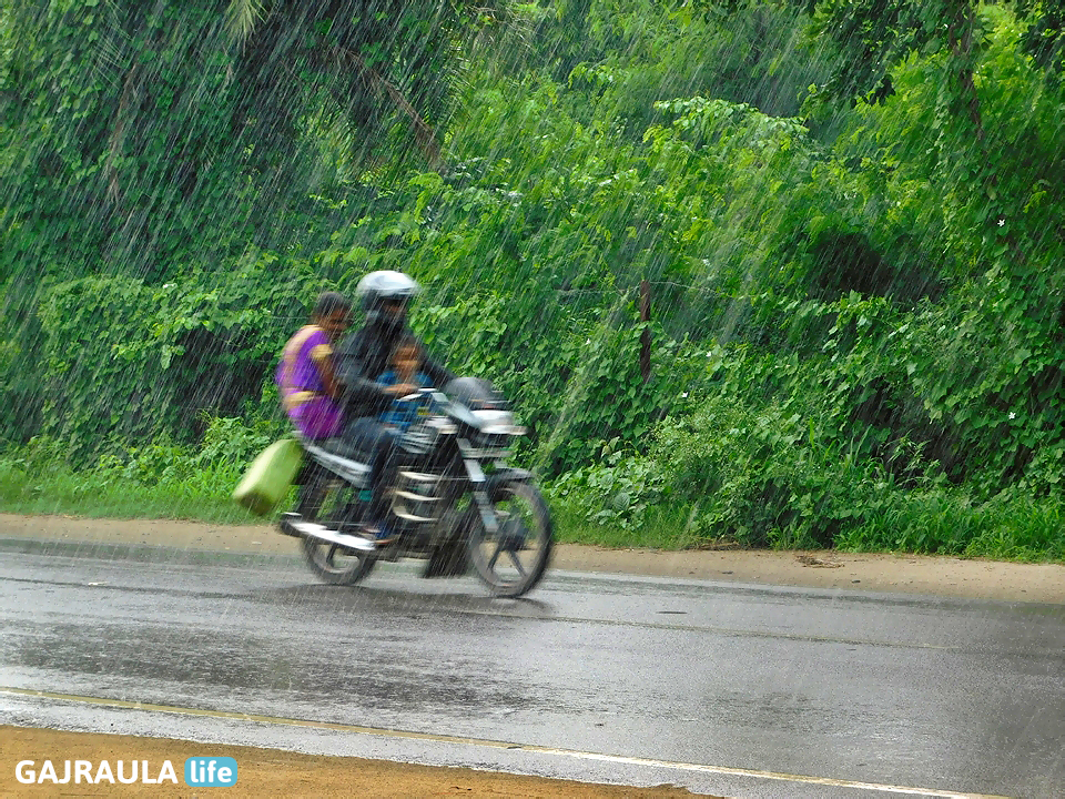 motor-cycle-in-rain