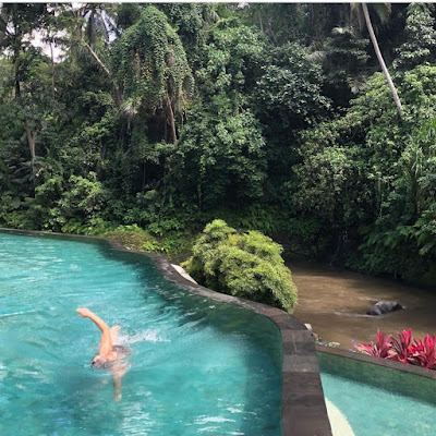Examen: Four Seasons Resort Sayan, Bali (tuiles en Pierre Sukabumi Verte, Pierre Lave Bali, Tuiles Blanches)