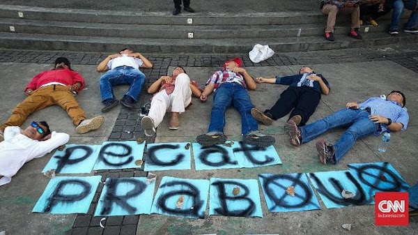 Aktivis 98 Tidur di Depan Istana, Protes Prabowo Jadi Menhan