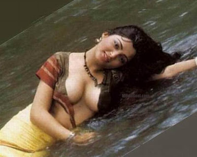 South-Indian-actress-kushboo-hot-breasts-boobs-sexy-scandal-unseen-rare-hot.jpg (720×576)