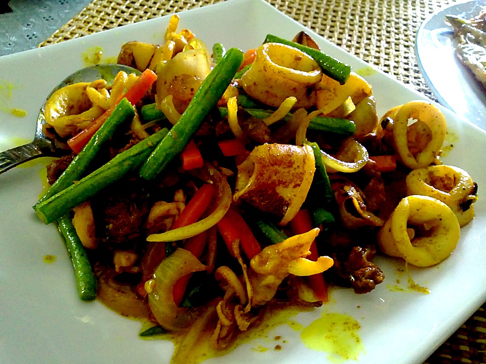 AYAM/SOTONG GORENG KUNYIT FAVORITE WARGA OPIS DI KL 