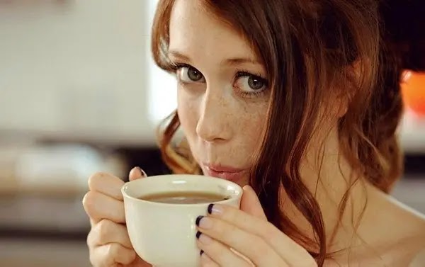 ما هي أضرار الإفراط في تناول القهوة؟