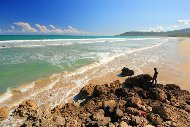 View pantai Buraen