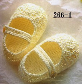 Sapatinhos de crochê para bebês, executados por Pecunia MM, com gráfico