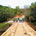 Prefeitura de Ibirataia através da Secretária de Governo reconstrói ponte que dá acesso a cascalheira do município.