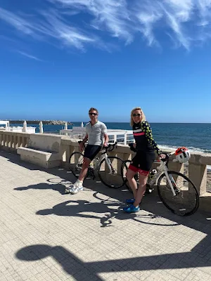 2 cyclists enjoy cycling in Santa Maria di Leuca using our local carbon road bike rental