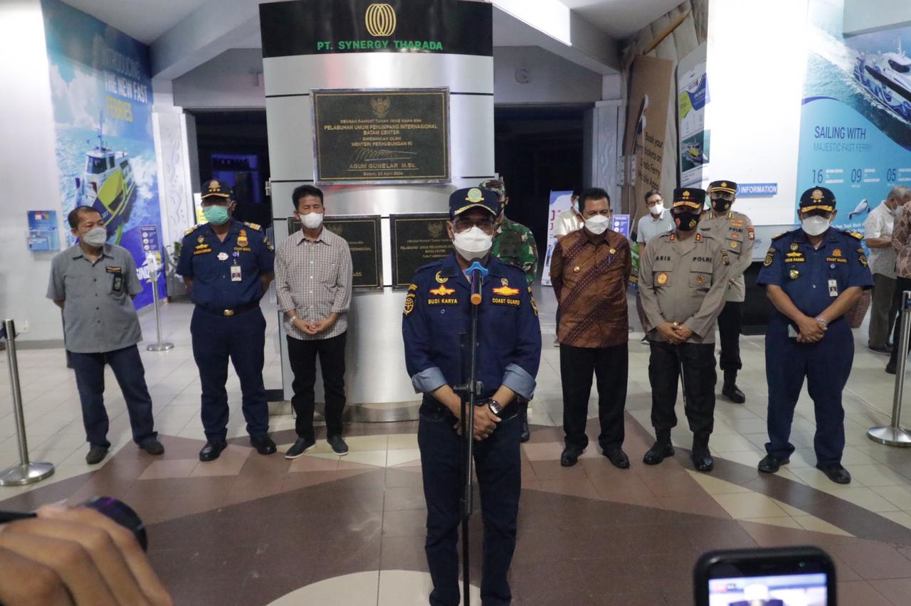 Menteri Perhubungan Didampingi Kapolda dan Gubernur Kepri Meninjau Para Pekerja Migran Yang Kembali ke Tanah Air