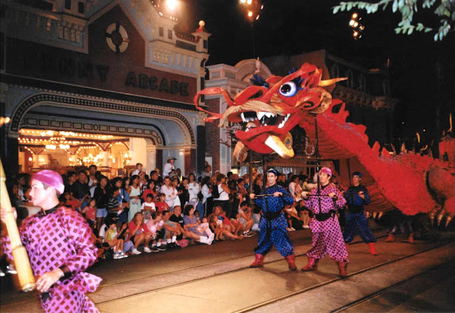 Mulan Parade Dragon Puppet Night Disneyland