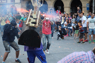Toro de fuego de las fiestas de Barakaldo en Herriko Plaza